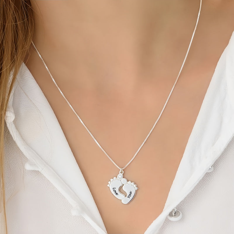 Cadeaux personnalisés pour la fête des mères pour maman Collier avec pieds de bébé Collier de pierre de naissance pour nouvelle maman Collier de nom gravé
