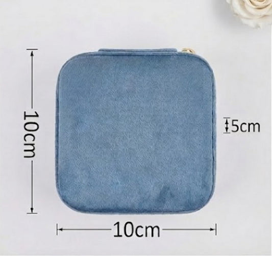 Compact velvet jewelry box 10x10x5cm dimensions