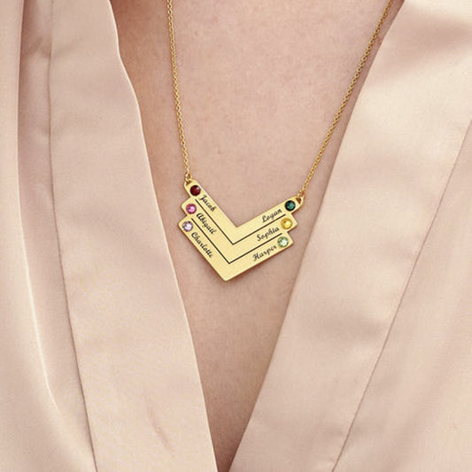 Collier personnalisé avec pierre de naissance en forme de V et gravures de noms personnalisées