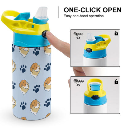 One-click open and close action of the personalized kids straw water bottle lid.
