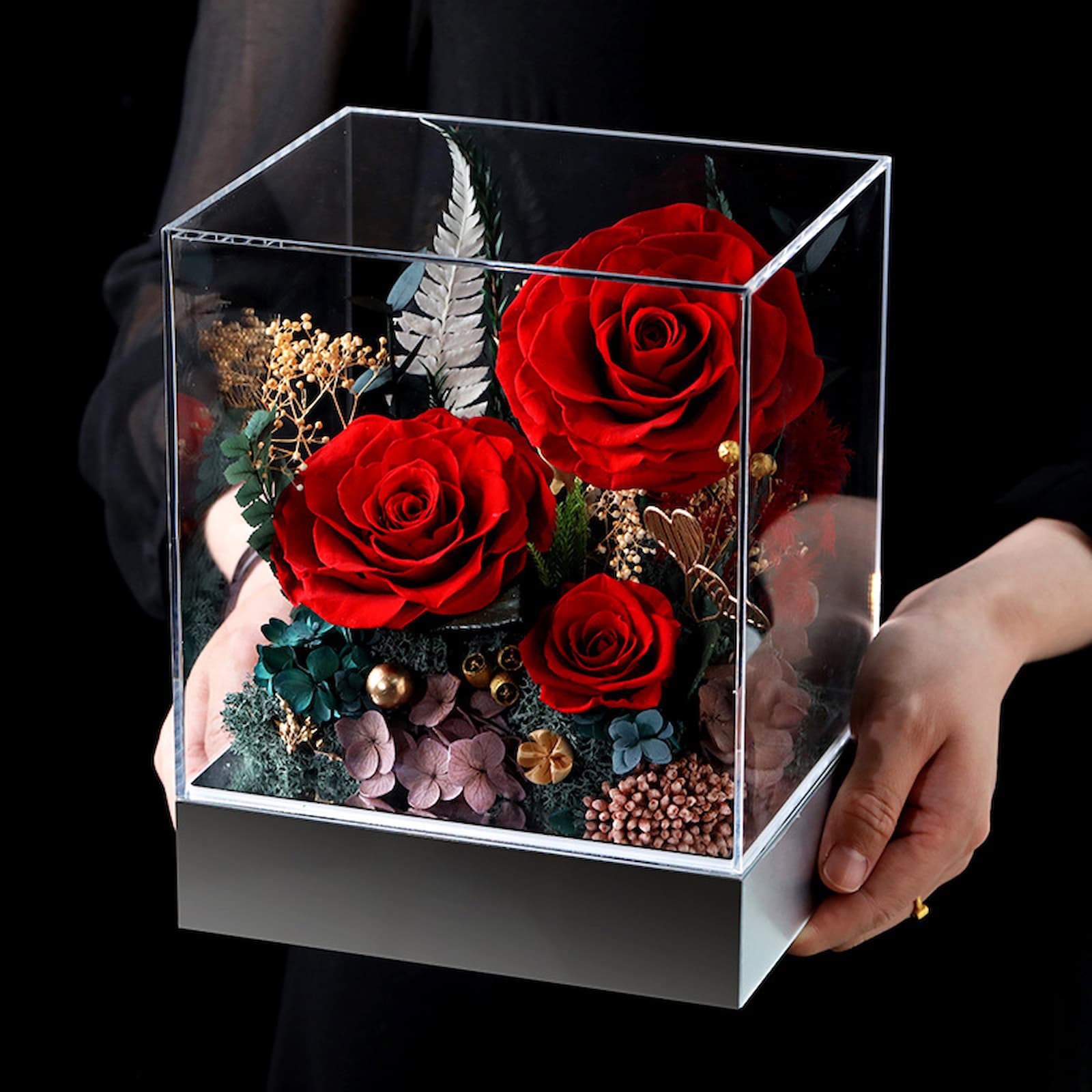 Beautiful birthday or Mother's Day gift: A red preserved floral arrangement in a transparent, dust-proof case.
